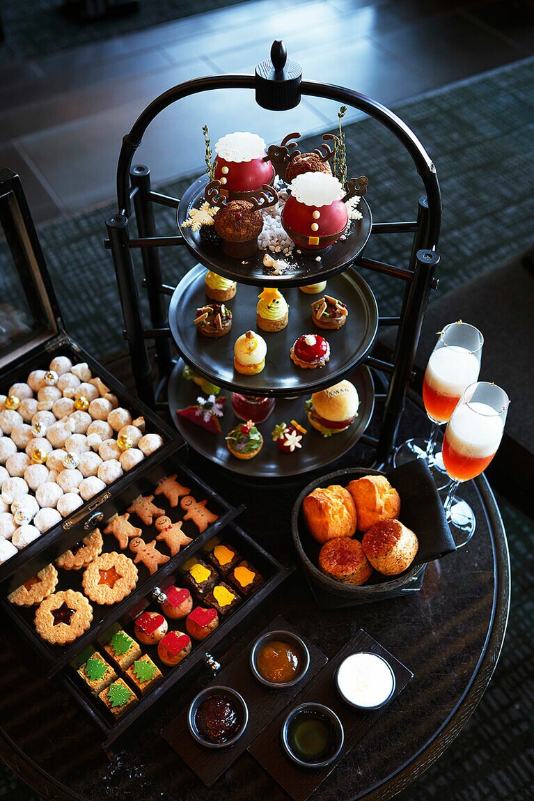 「ザ・ラウンジ by アマン」で大人気のアフタヌーンティー。12月1日からはクリスマスバージョンがスタート。