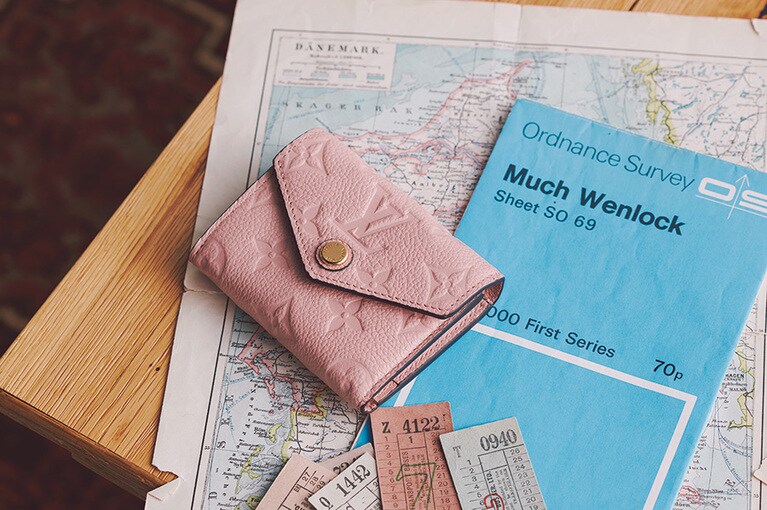 W12×H9.5×D1.5cm 73,000円／ルイ・ヴィトン(ルイ・ヴィトン クライアントサービス)