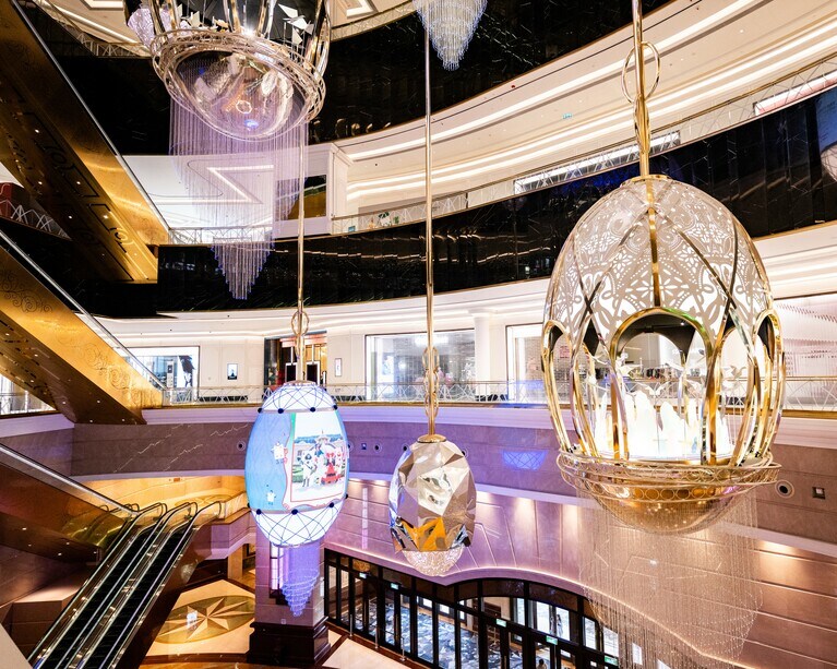 マカオは都市全域が免税エリア。お買いもの目当ての旅行者も惹きつけています。