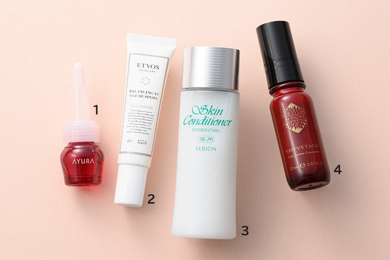 1：肌あれ、ニキビに毎月の守護美容液。セラムオプティマイザー［医薬部外品］7mL 2,750円／アユーラ 
2：メイクの上からもビタミンCでスポッツケア。バランシングVCクリアスポッツ 25g 2,750円／エトヴォス 
3：名品スキコン。PMSのお守りにするのも名案。薬用スキンコンディショナー エッセンシャルN［医薬部外品］110mL 3,850円／アルビオン 
4：大人の“ゆらぎ肌”全般に対応する10日分の美容液。ソヴァタージュ ケア セラム コンセントレ 20mL 5,500／インフィオレ