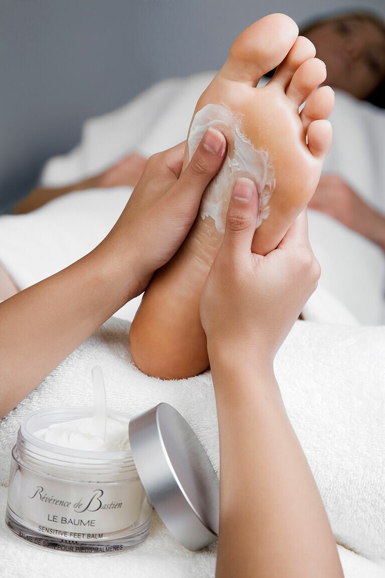 足医学のスペシャリストから専門的なトレーニングを積んだスタッフによる、日本で唯一の極上トリートメントが体感できる。オリジナルプロダクトは購入も可能。