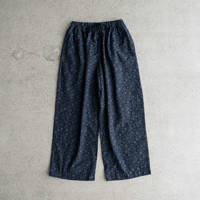 nest Robe “超撥水ジャガードイージーパンツ”／27,500円。