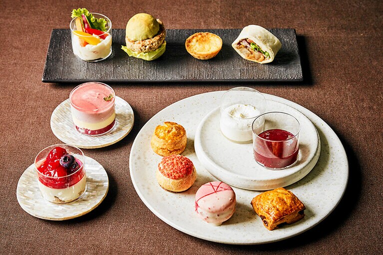 アフタヌーンティーセット 全12種、紅茶付き(1人分) 3,000円／ホテル インターコンチネンタル 東京ベイ