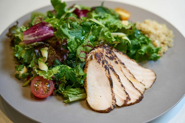 「アイコニックパワーサラダ ランチセット モリンガ ハーブドレッシング」1,760円。