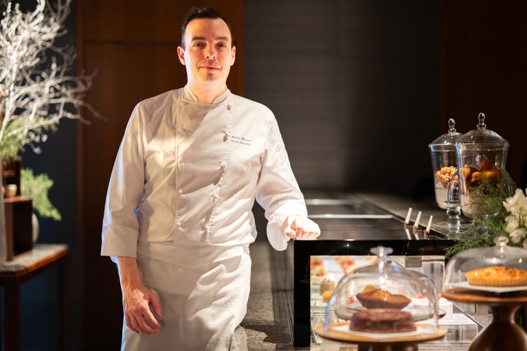 エグゼクティブ ペストリーシェフのジュリアン・ペリネさん。