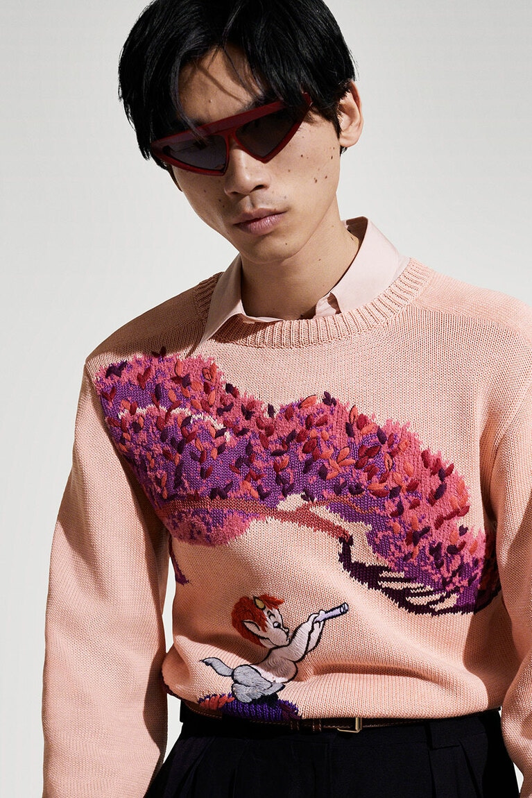 ニット 171,600円。©Disney