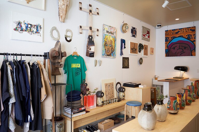 展覧会開催時には、ゆっくりとその作家の世界観と向き合うことができる。