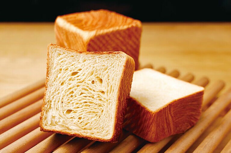 「サクサクふわふわの2つの食感を楽しめる」クロワッサン食パン 1,201円(1斤)／俺のBakery