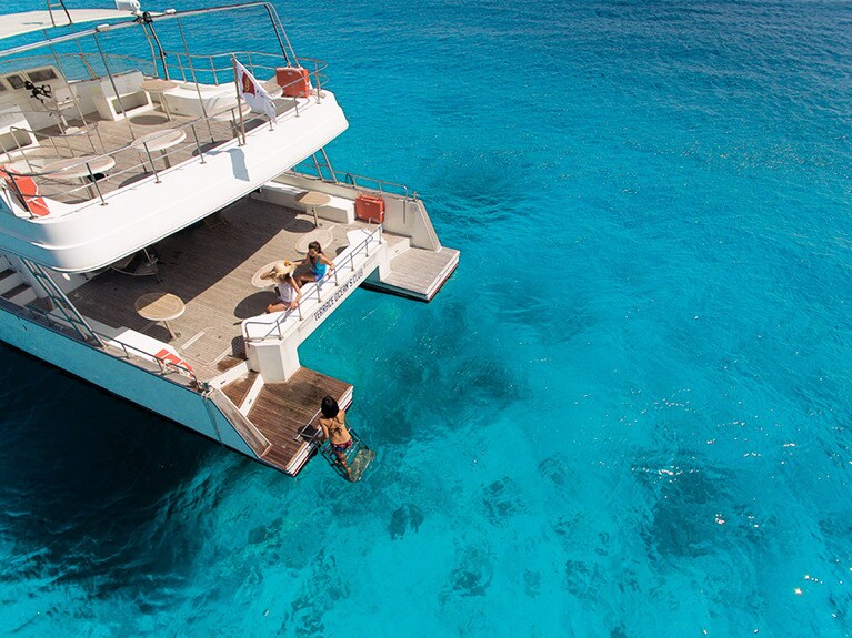 【青い海に感激貸し切りクルーズ】とことん贅沢な時間を過ごすなら「テラスオーシャンズクラブ」のスノーケリングチャータープランを。180分(基本コース) 90,000円～。