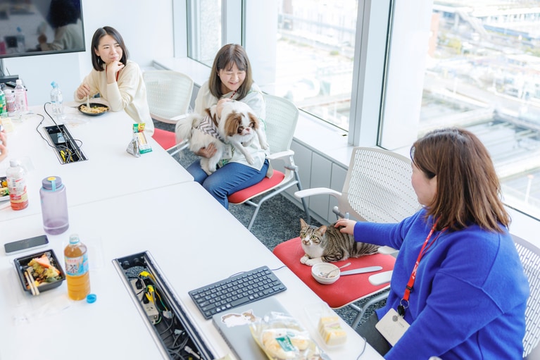 ドロンパくんと大坂さんのランチ風景。