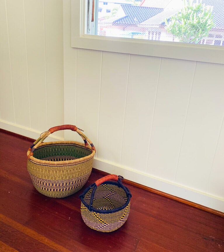 使用しないときはインテリアにもなるカゴバッグ。小 28ドル～大 58ドル～。