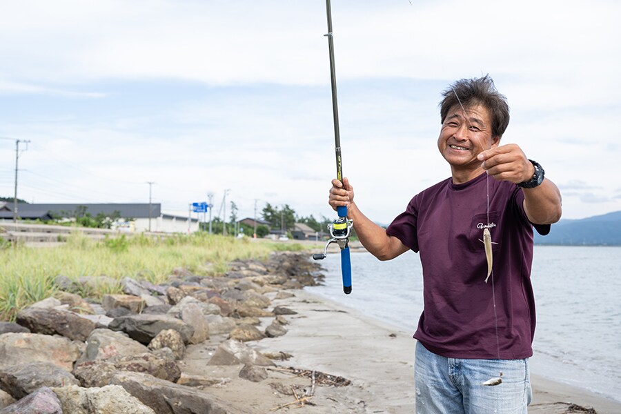 アドバイスをいただいたのは、「山田屋釣具店」の店主で釣り名人としても知られる三井宏志さん。