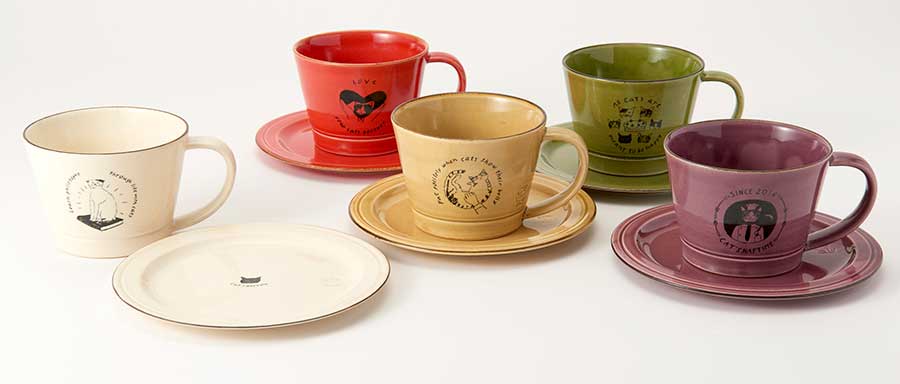【Afternoon Tea】美濃焼、作山窯の陶器にオリジナルアートを施した新アイテム。「カップ＆ソーサー」各2,200円。