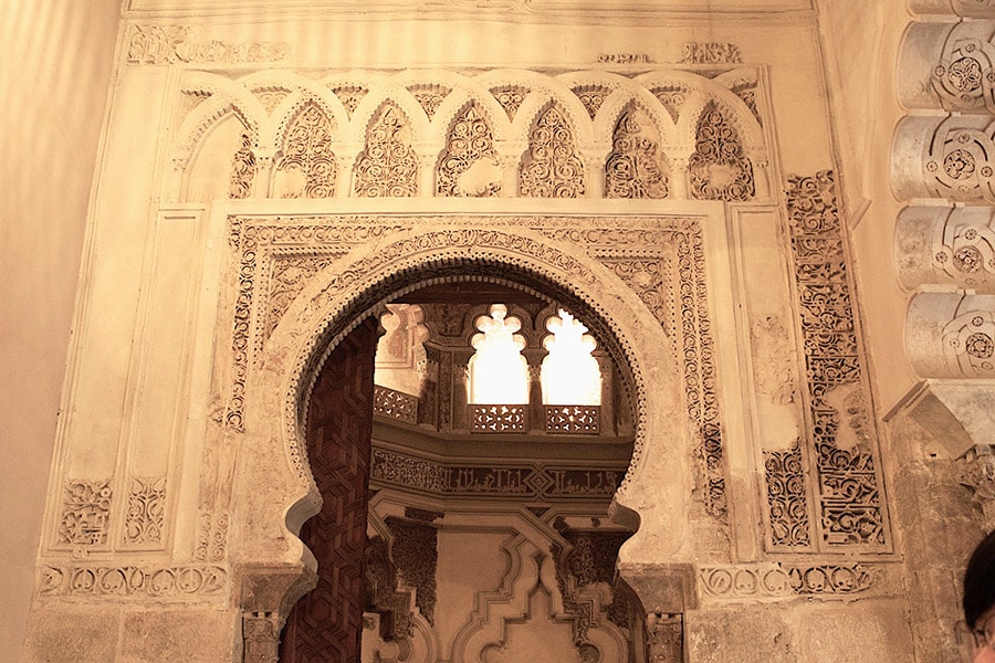 アラブの城当時の王室礼拝堂。右奥にメッカに向かって設けられるミフラーブがある。