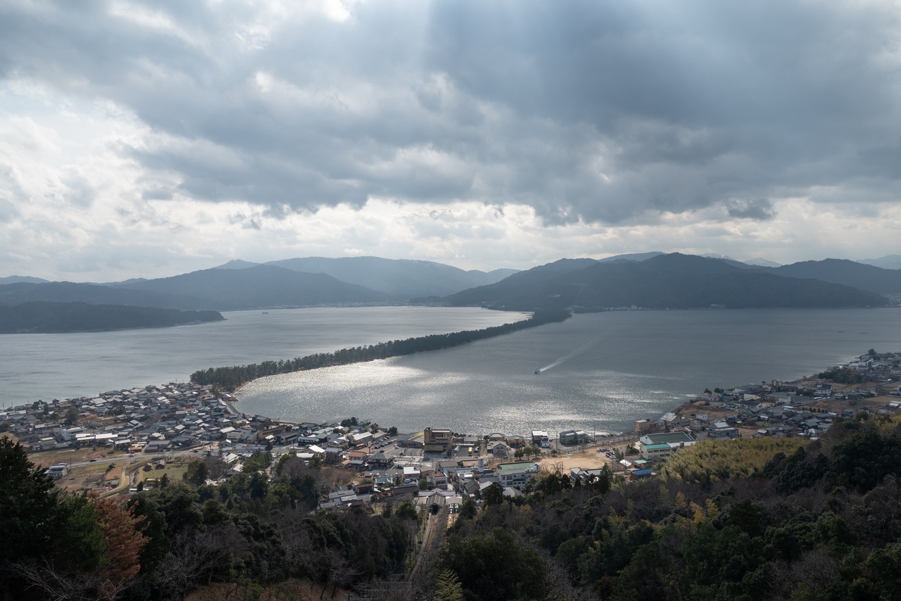 この日はあいにくの曇り空だったが、天橋立はきれいに見えた。