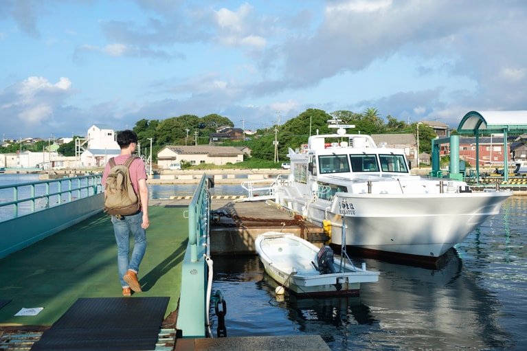 町営船で野崎島に向かう。