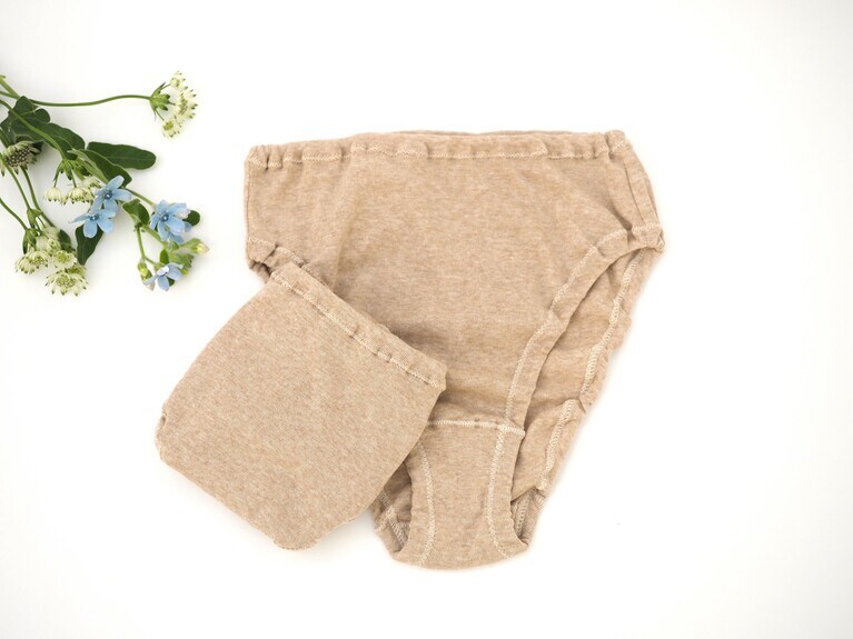 メイド・イン・アース 癒やしのレディースショーツ 茶 M/L 2,860円／チーム・オースリー