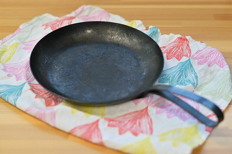 河原崎貴 鉄のフライパン 11,000～15,400円／HARMONICS