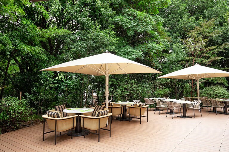 緑に近いテラス席。