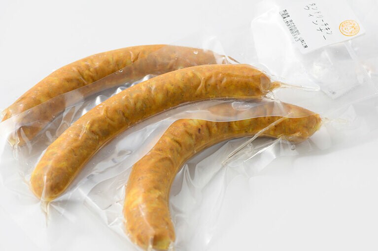 【山梨県】世界のソーセージ hayariの「タンドリーチキンウインナー」1本583円(税込)。