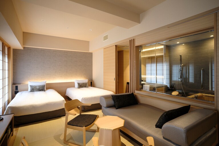 リニューアルで誕生した6室のみの客室 “シグネチャーツイン” には檜風呂も。