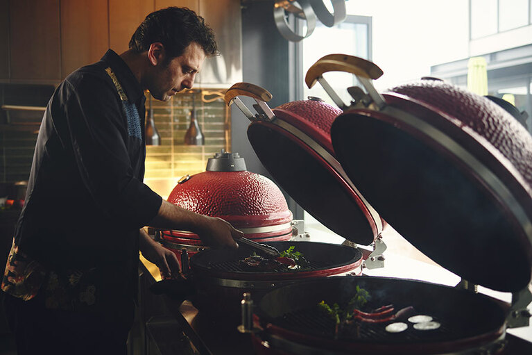 「Gallery 11」のテラスに併設される「チャコールBBQキッチン」のイメージ。