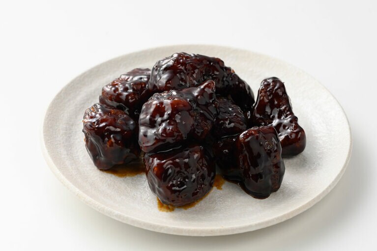 黒酢の酢豚 864円。