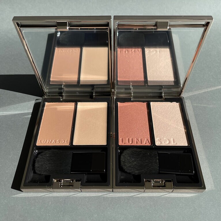 左から、ルナソル カラーリンググレイズ EX08 Muted Glow(限定色)、04 Rose Mood(新色) 各6,820円(2023年3月17日［金］発売)／カネボウ化粧品