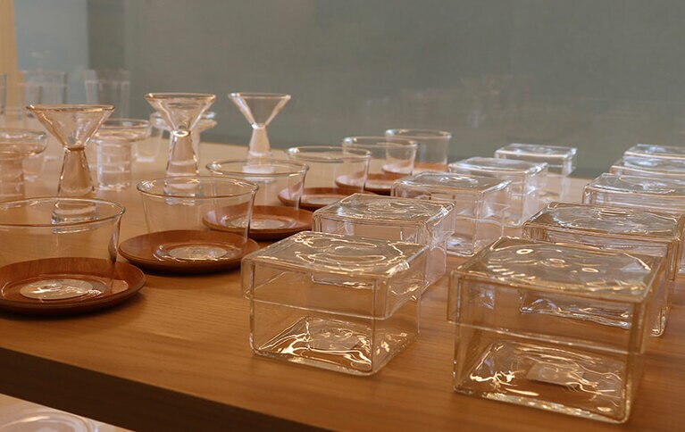 夏の暮らしにプラスしたい涼やかなガラスのケース。食品を入れたり、小物を入れたり、多彩な用途で使えそう。