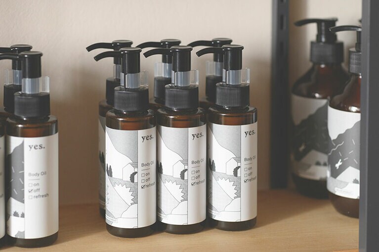 YS ボディオイル 全3種 on 100mL 3,850円、off、refresh 各100mL 各3,960円。