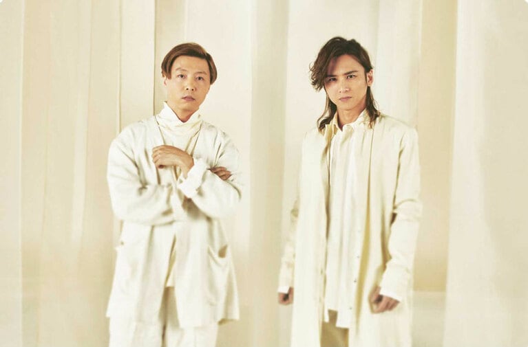 KinKi Kids25周年公式サイト(https://www.kinkikids25y.jp/)より。2人の並びのしっくり具合に目が安心する。本当に250……いや、25周年おめでとうございます！