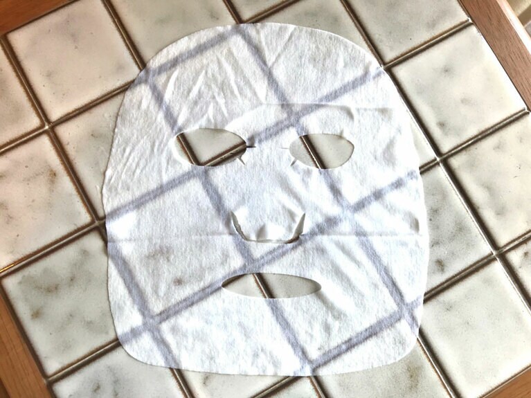 アスコルビルグルコシド、アスコルビルリン酸Na、パルミチン酸アスコルビルリン酸3Na、テトラヘキシルデカン酸アスコルビルの4種類のビタミンCや保湿成分を、一気に角層に浸透させて透明感の高い肌に整える。