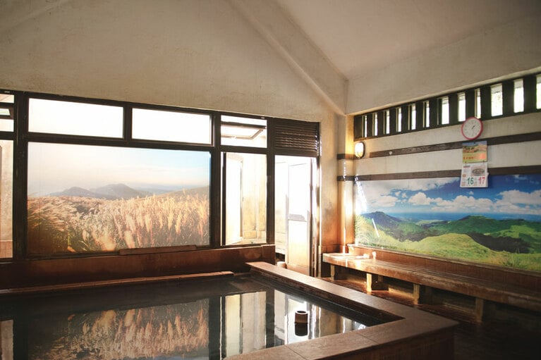 壁には陽明山の絶景写真が。