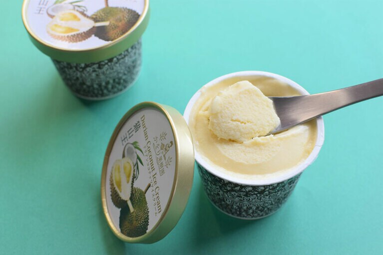 新潟の牧場に併設されている小さなアイスクリーム工場で、丁寧に製造されている。