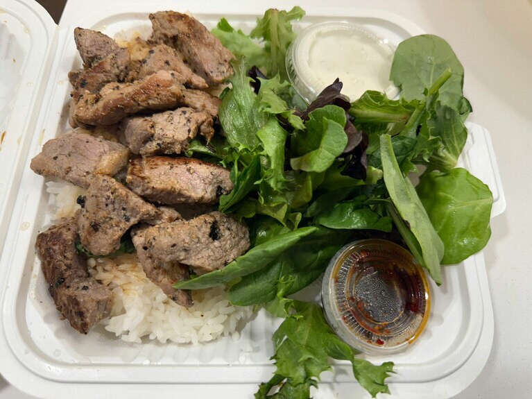 「6oz Signature Steak Plate」16.85ドル。