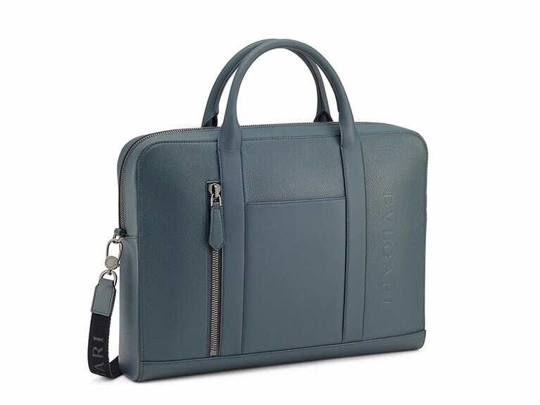 「ブルガリ マン」ブリーフケース。カーフ/アイヴィーオニキスグレー 291,500円。