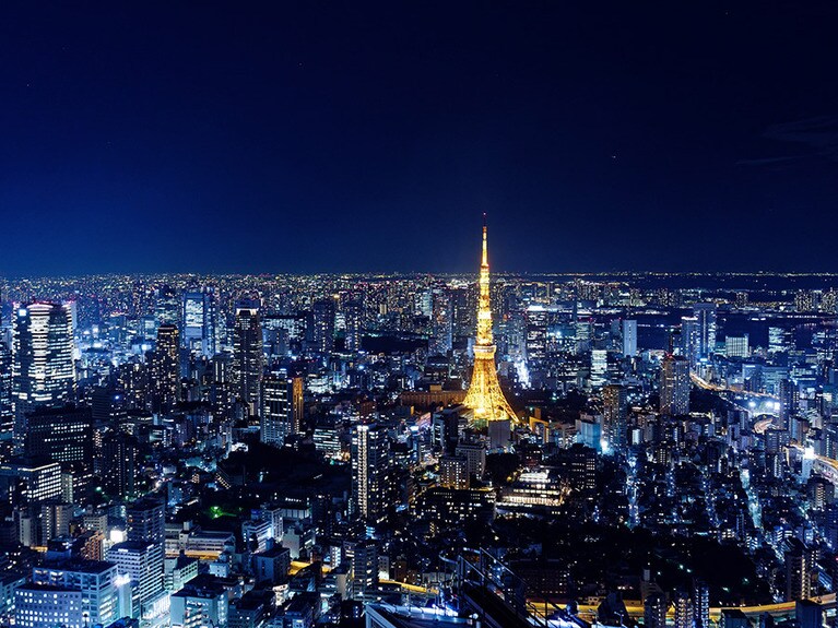 六本木天文クラブでは、都心の華やかなイルミネーションと星空のコラボレーションを楽しめる「クリスマス特別星空観望会」が開かれる。観望できるのは、ノーザンクロスをはじめ、オリオン座のベテルギウスやおおいぬ座のシリウスなどの冬の星たち。東京の夜景に浮かぶ“星の十字架”を、大切な人と一緒に眺めるのも素敵だ。