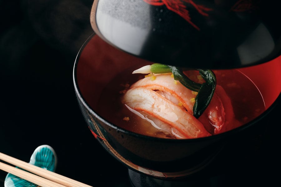 京都の名店で修業を重ねた小泉料理長の技が光る「割烹 いずみ」。