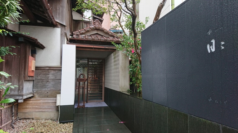 「浜町 日々」。その佇まいはちょっと敷居が高そうですけど……。