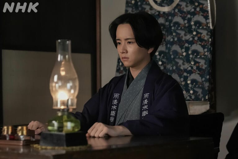 朝ドラ「ばけばけ」の場面写真。セツの実弟・藤三郎がモデルの雨清水三之丞（板垣李光人）。「ばけばけ」公式Xより。