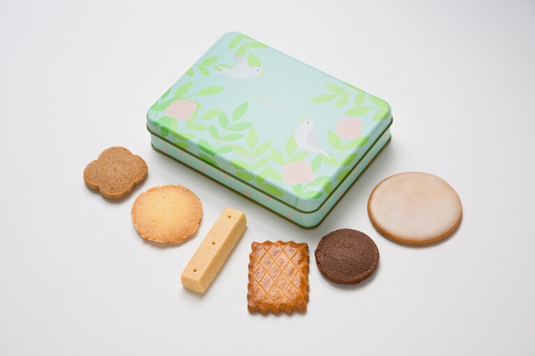 romi-unie／Merci Sable缶（石坂しづかさんデザインのサブレ缶）2,140円。