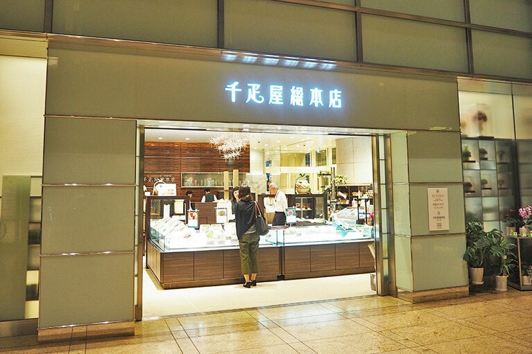美術館のように美しい千疋屋総本店。