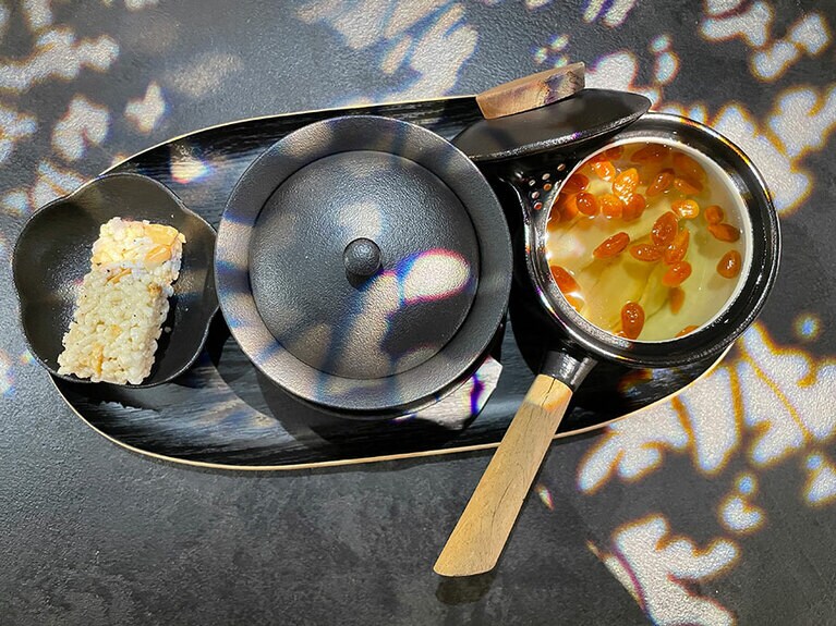 訪問時には残念ながら売り切れだった人気メニューのミルクティーシリーズ。ミルクは動物性、植物性のいずれかを選択することができます。