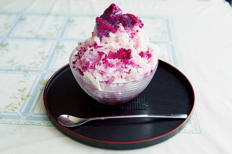 【与論島】名産のドラゴンフルーツのかき氷でほっとひと息。