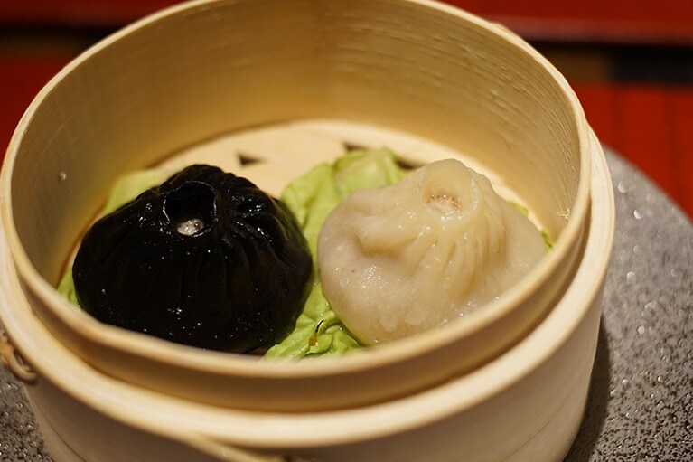 黒いのはトリュフ入り。鼻から抜ける香りに酔いそうだ。