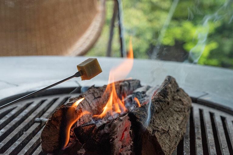 暖炉で焼くかんころ餅がめちゃくちゃおいしい。