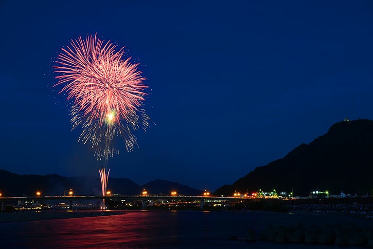 【岐阜県岐阜市】ぎふ長良川花火大会。