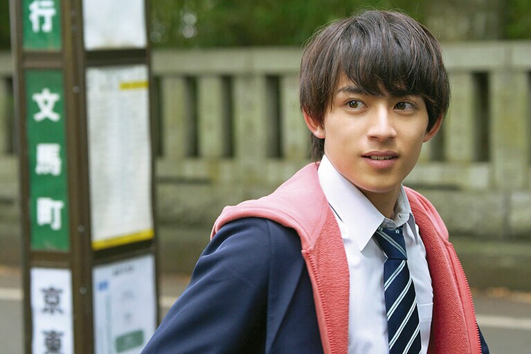 現代のシーンでは交通事故で意識不明になってしまう隼人役を演じた。©2023映画「美男ペコパンと悪魔」製作委員会