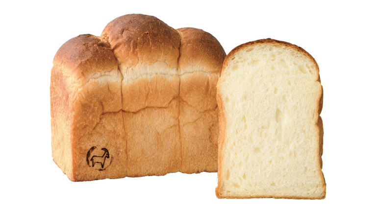 ［薪石窯パン工房Chevre(シェーブル) 古橋新聞店］薪石窯焼き山型食パン〈1本1.5斤〉580円。