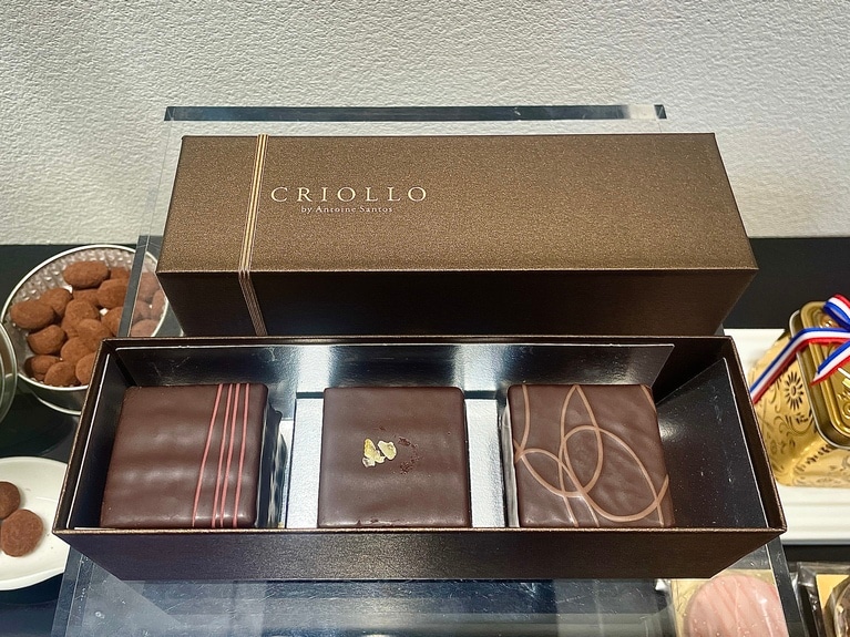 フレーバーは、左から「フィグ×カシス」「ゆず」「プラリネ」。